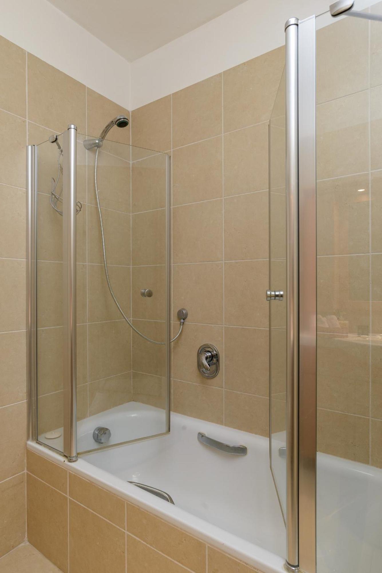Comfy 2br With Terrace Next To By Feelhome Tel Aviv
